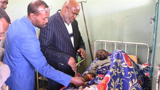 Visite à Idriss Ahmat Abdoulaye Senghor, victime d’un accident-12