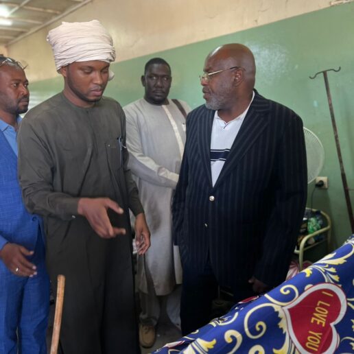 Visite à Idriss Ahmat Abdoulaye Senghor, victime d’un accident-8