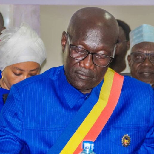 Face aux conseillers de la République-4