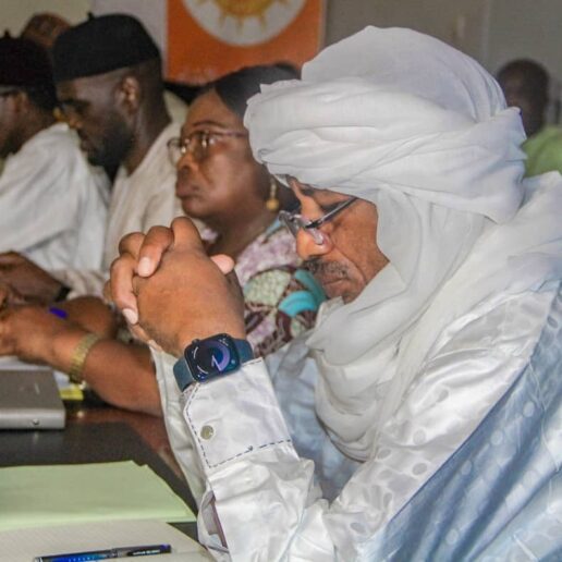 Face aux conseillers de la République-6